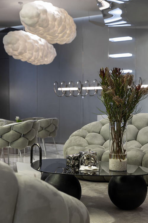 藝術(shù)與美學(xué)的雙重交匯 來福士5樓VQ醫(yī)美與藝癡設(shè)計(jì)的收藏品鑒定服務(wù)